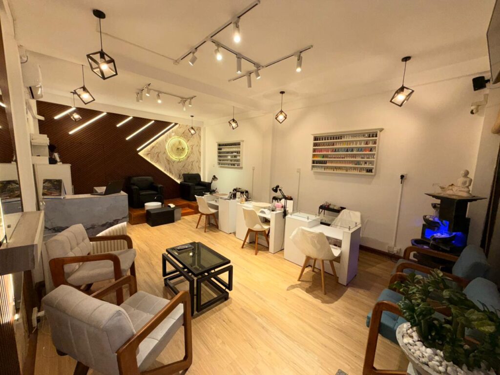 rash nail lounge